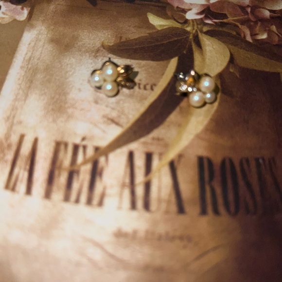 Avon Vintage gold plated earrings with pearl clusters like a grape design - Picture 10 of 13